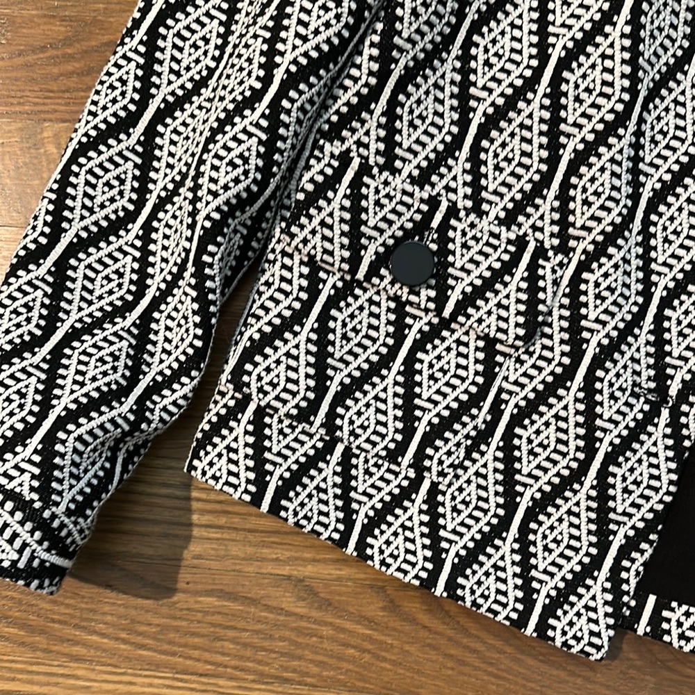 Black And White Patterned Jacket - image 3